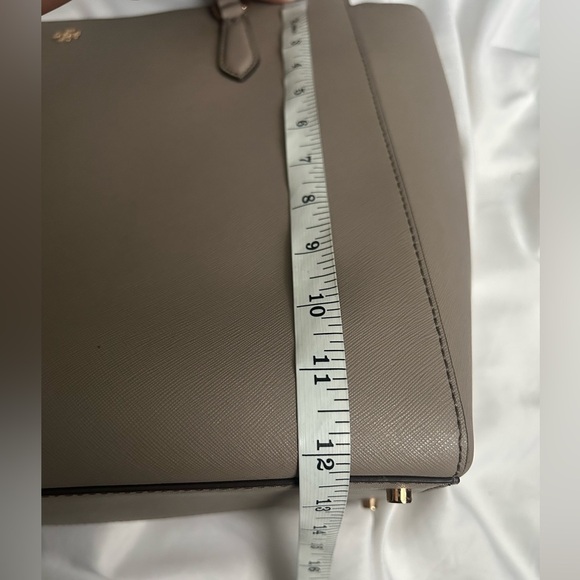 Tory Burch | Emerson large zip top tote in French gray - Picture 12 of 16